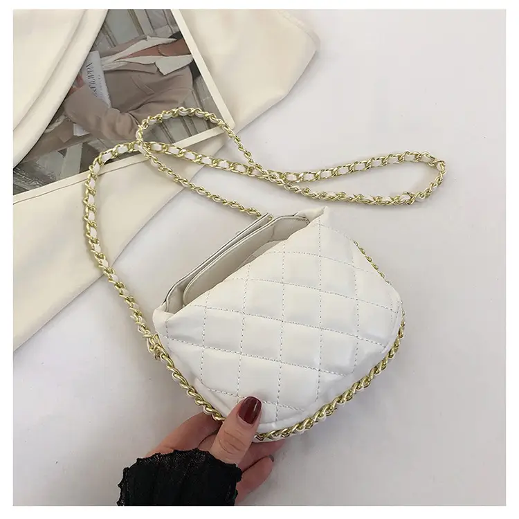 Korean Rhombic Chain Mini Crossbody Bag Black 2023 — feature 12