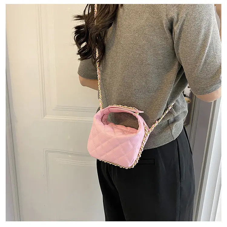 Korean Rhombic Chain Mini Crossbody Bag Black 2023 — feature 15