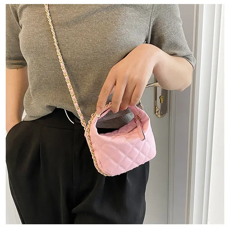 Korean Rhombic Chain Mini Crossbody Bag Black 2023 — feature 16