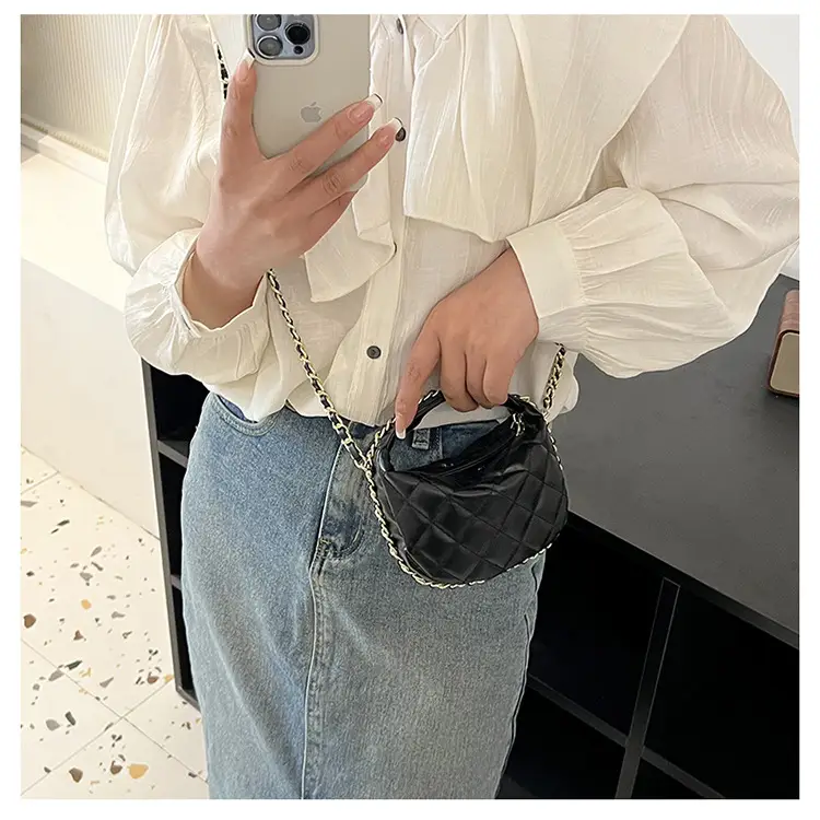 Korean Rhombic Chain Mini Crossbody Bag Black 2023 — feature 19