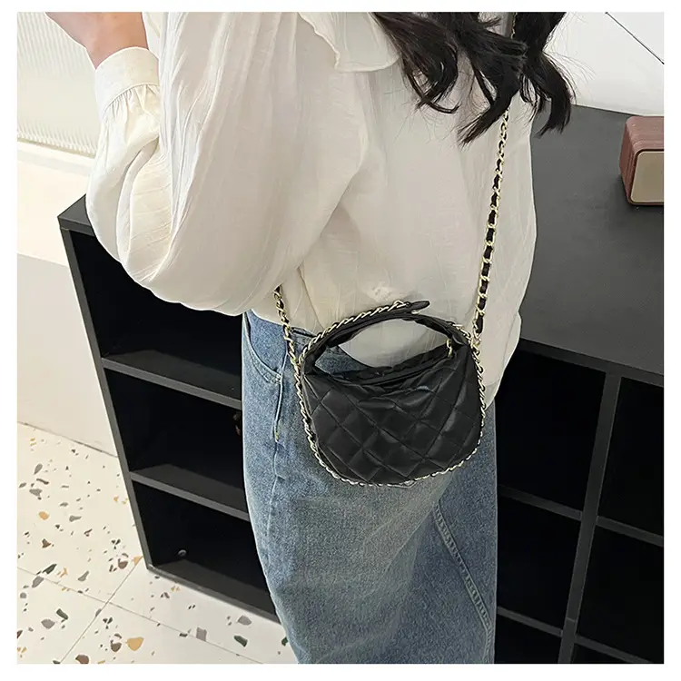 Korean Rhombic Chain Mini Crossbody Bag Black 2023 — feature 20