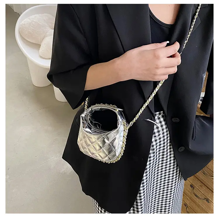 Korean Rhombic Chain Mini Crossbody Bag Black 2023 — feature 21