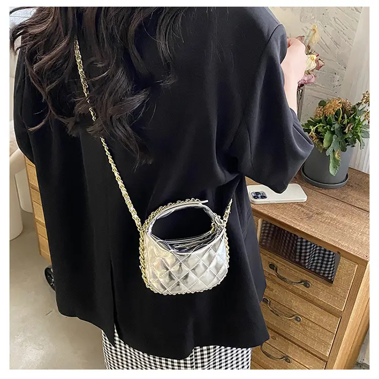 Korean Rhombic Chain Mini Crossbody Bag Black 2023 — feature 22