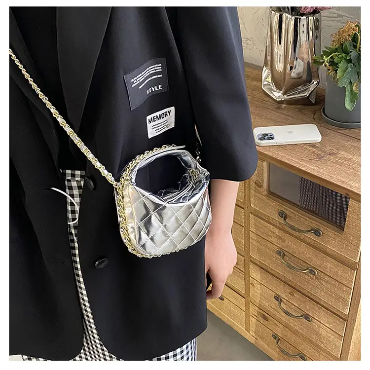 Korean Rhombic Chain Mini Crossbody Bag Black 2023 — feature 23