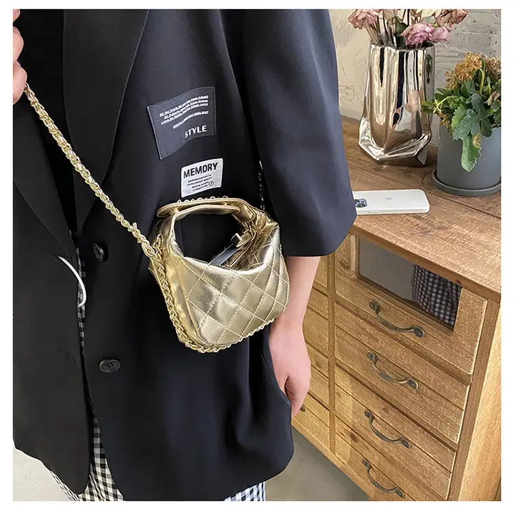 Korean Rhombic Chain Mini Crossbody Bag Black 2023 — feature 24