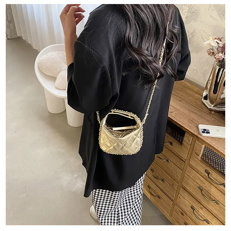 Korean Rhombic Chain Mini Crossbody Bag Black 2023 — feature 26