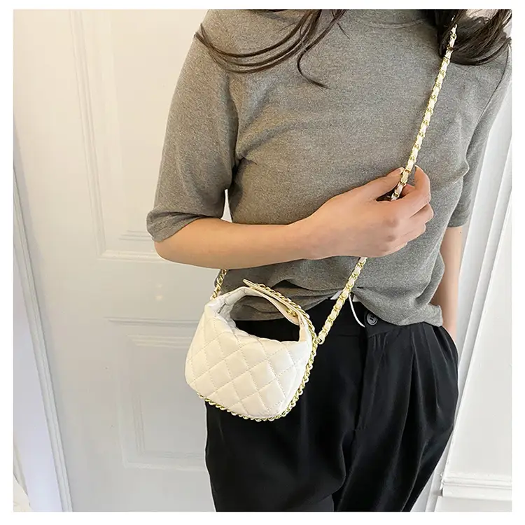 Korean Rhombic Chain Mini Crossbody Bag Black 2023 — feature 28