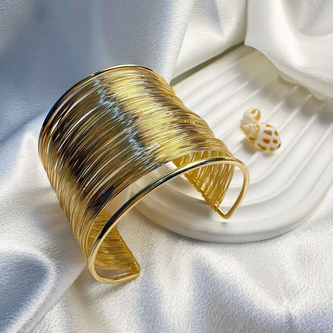 Personalized Metal Wire Open Bracelet with an Exaggerated High-End Feel, Wire-Wrapped Bracelet for Women, Direct Sales from the Manufacturer, Metal Open Bracelet — feature 2