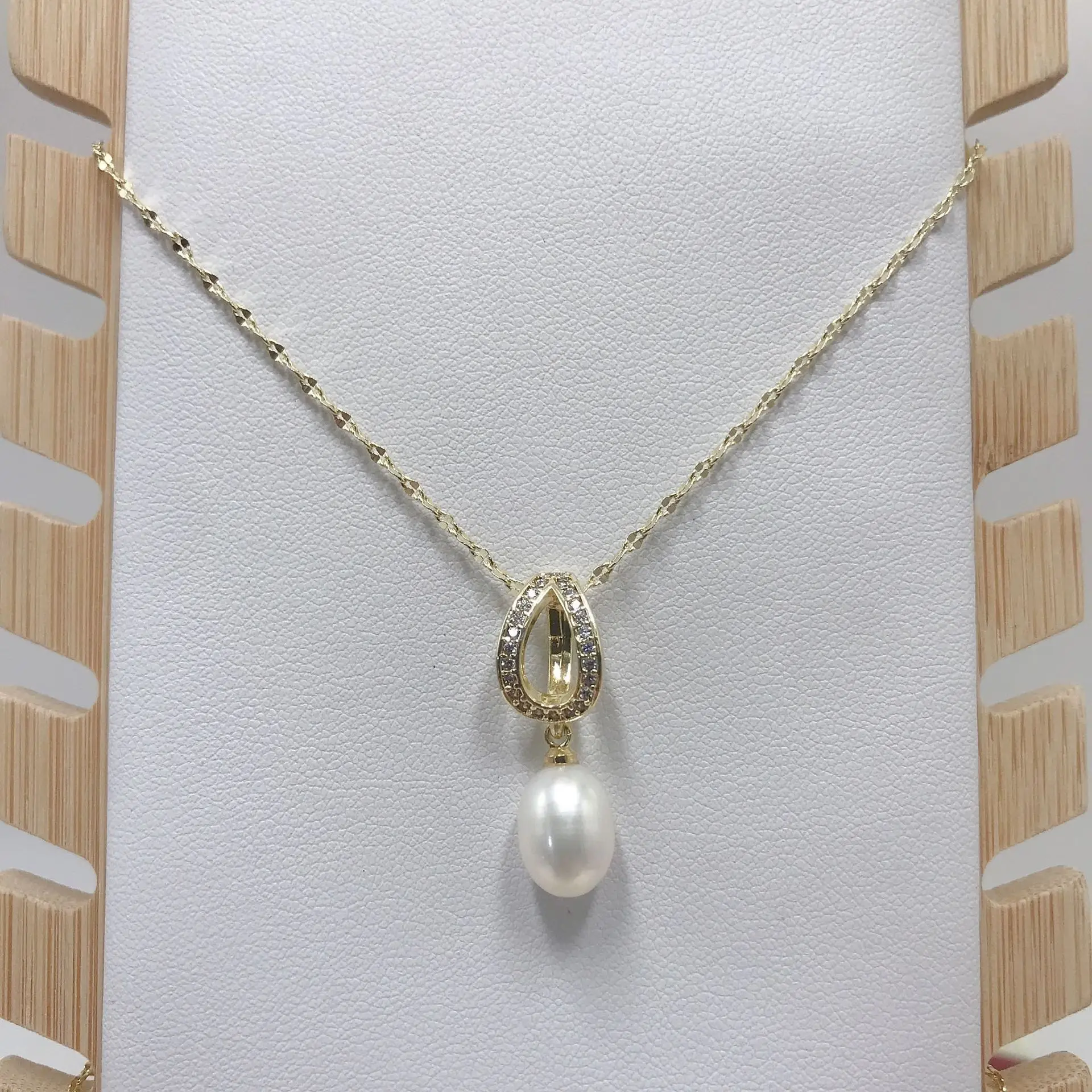 Luxury Pearl Flower Necklace Set Gold Chain — feature 4