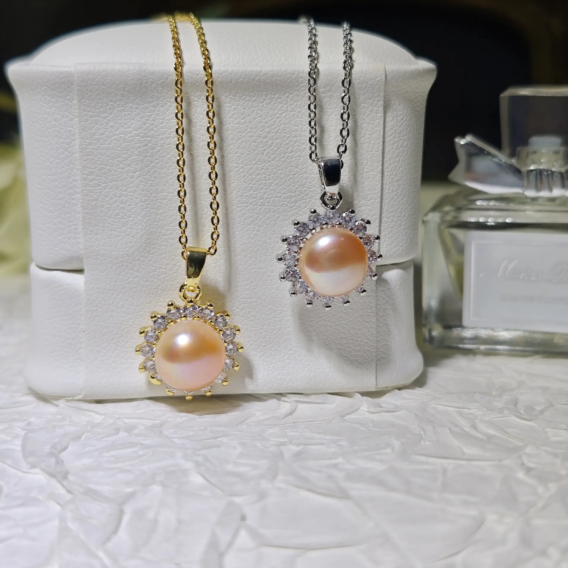 Luxury Pearl Flower Necklace Set Gold Chain - Image 9