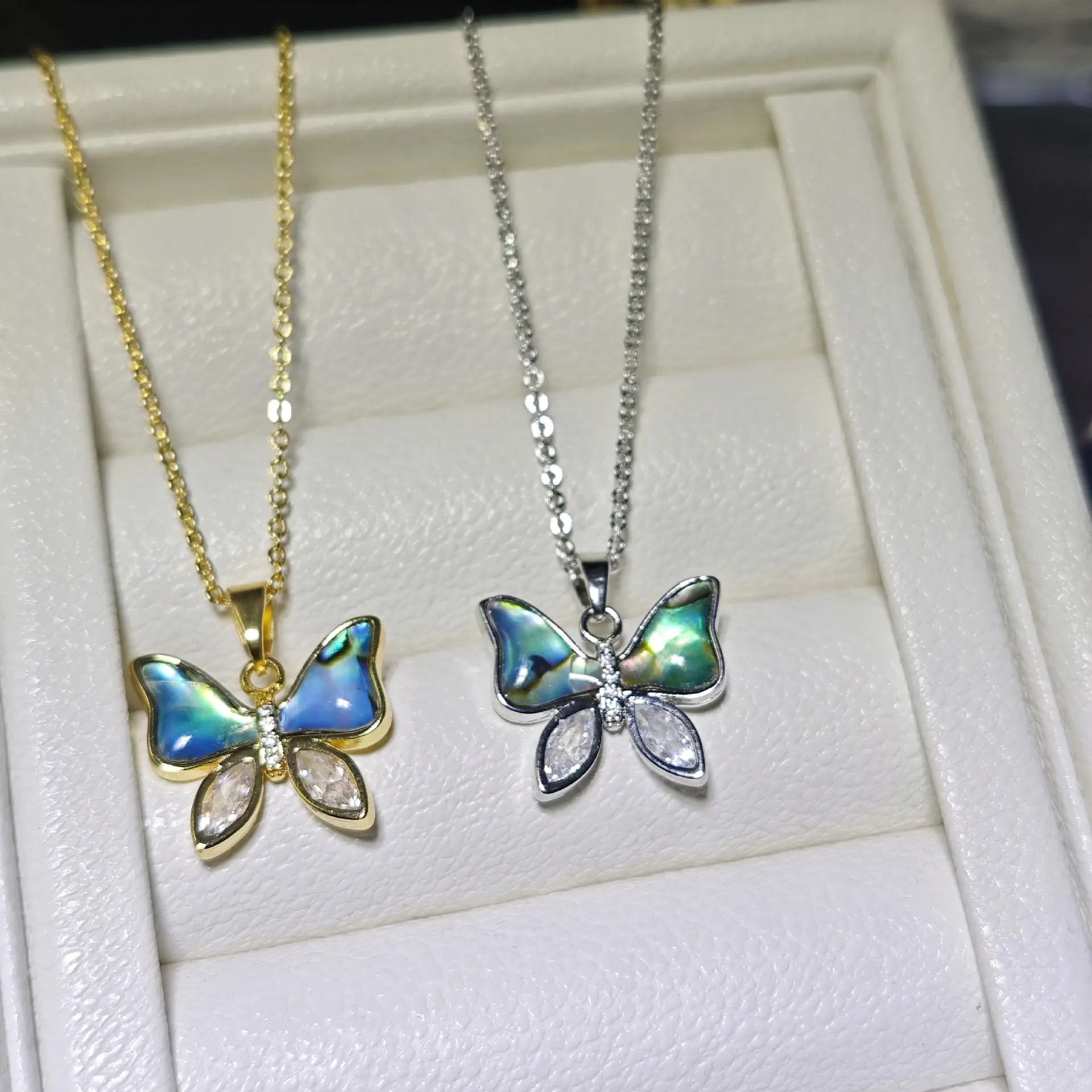 Luxury Pearl Flower Necklace Set Gold Chain - Image 3