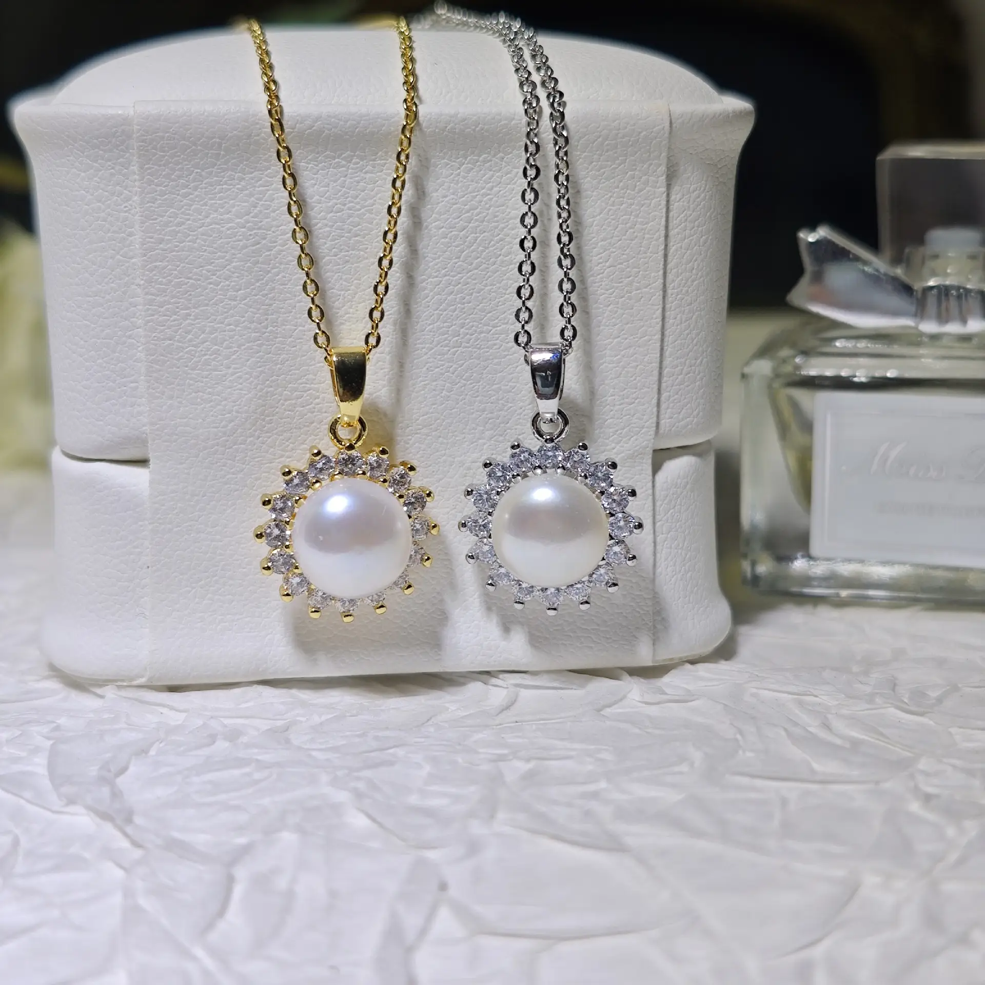 Luxury Pearl Flower Necklace Set Gold Chain - Image 8
