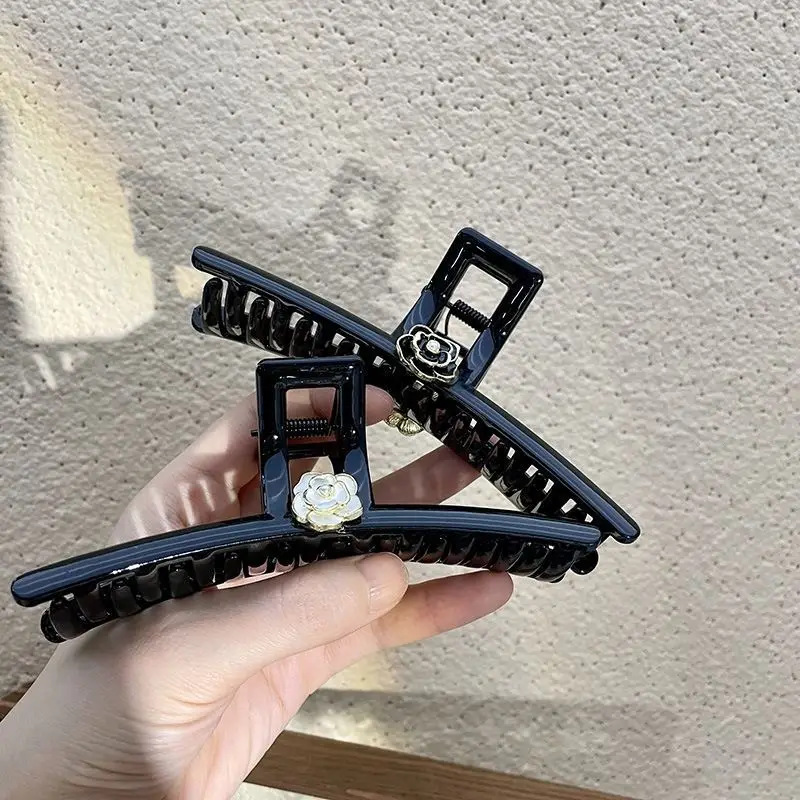 Summer New Camellia Grab Clip Large Black High-end Head Clip - Image 4