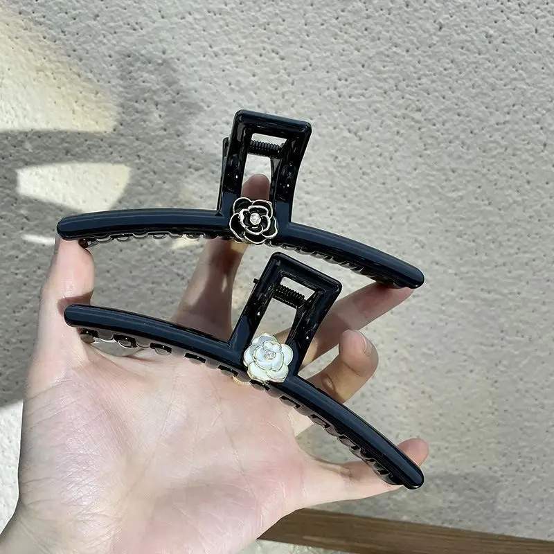 Summer New Camellia Grab Clip Large Black High-end Head Clip — feature 7