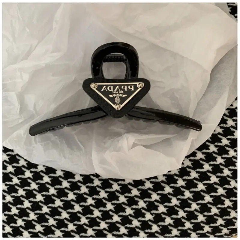 Triangular Hairpin with Shark Logo 13cm — feature 5