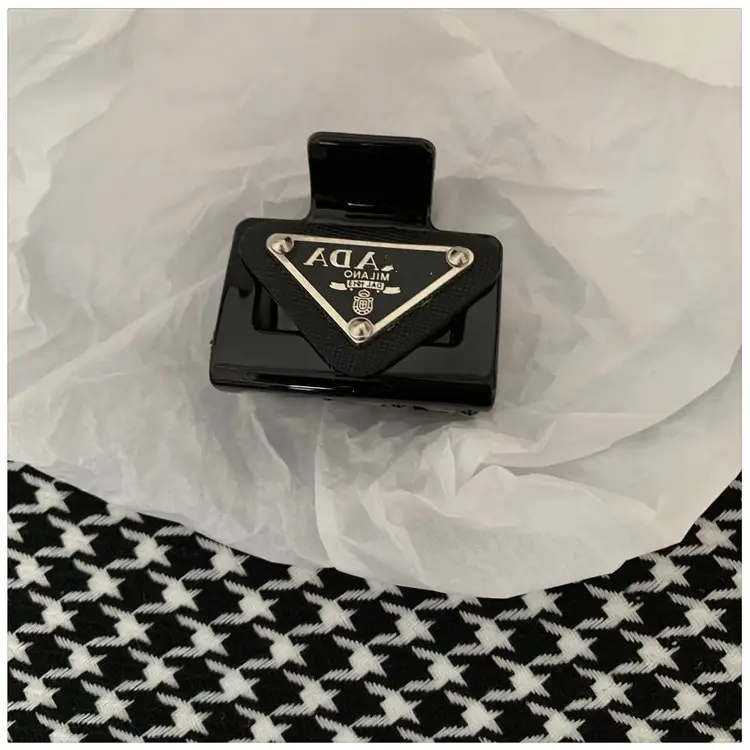Triangular Hairpin with Shark Logo 13cm — feature 6