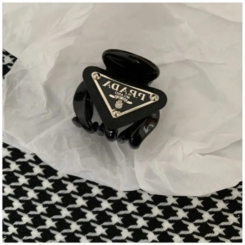 Triangular Hairpin with Shark Logo 13cm — feature 7
