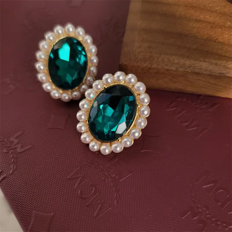 European American Retro Pearl Emerald Necklace Set β feature 8