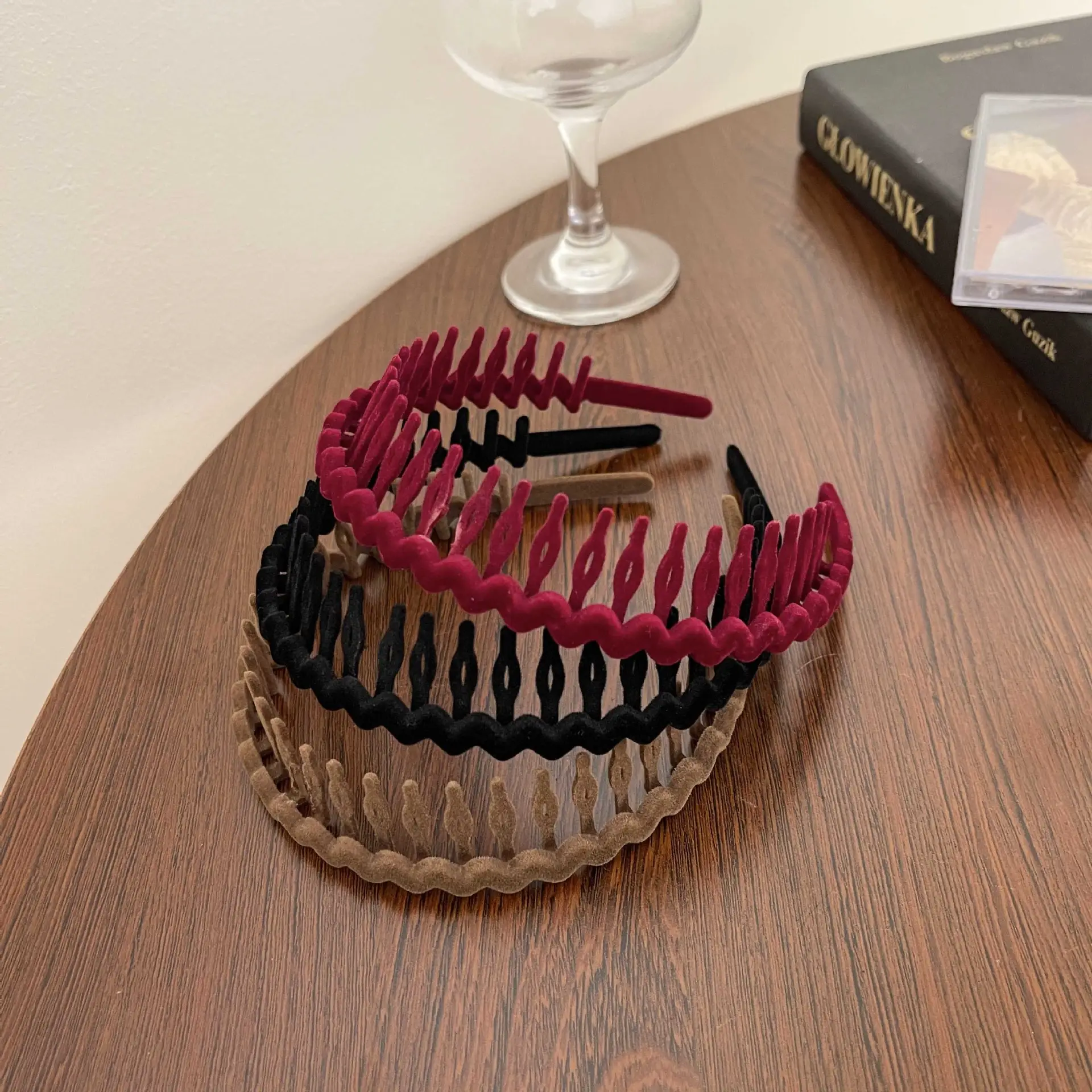 New Wave Tooth High Cranial Top Hair Band for Face Washing Non-Slip Headband — feature 1