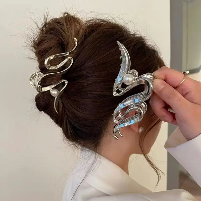 Niche Cold Shark Clip Hairpin for Women - Image 5