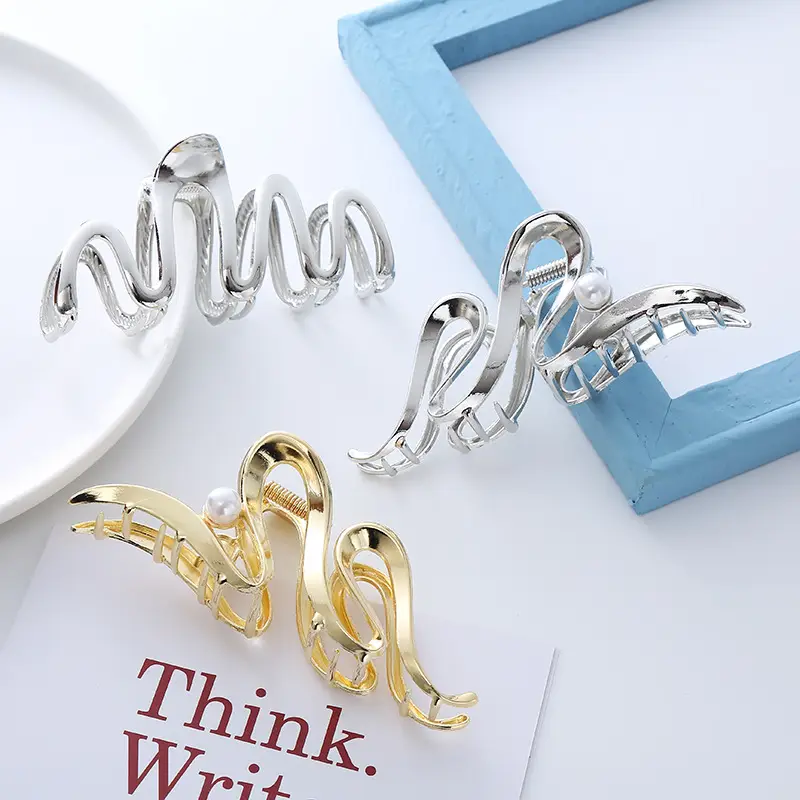 Niche Cold Shark Clip Hairpin for Women — feature 3