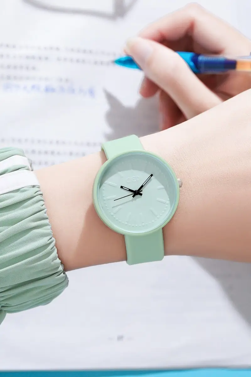 Green Student Watch for Women Waterproof Quartz — feature 12