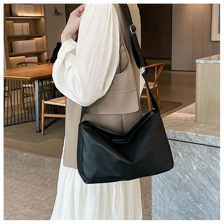 Black Leather Shoulder Bag for Women 2023 Spring Summer — feature 12