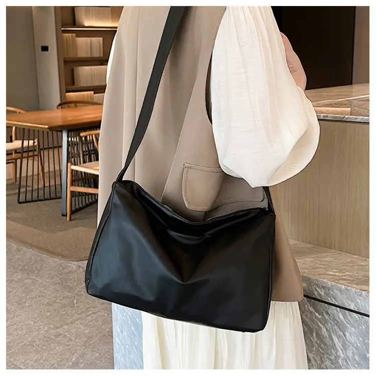 Black Leather Shoulder Bag for Women 2023 Spring Summer — feature 13