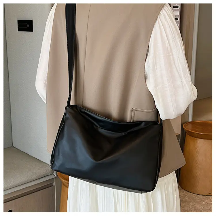 Black Leather Shoulder Bag for Women 2023 Spring Summer — feature 14