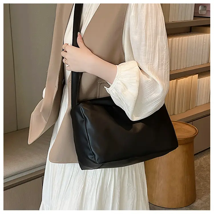 Black Leather Shoulder Bag for Women 2023 Spring Summer — feature 15