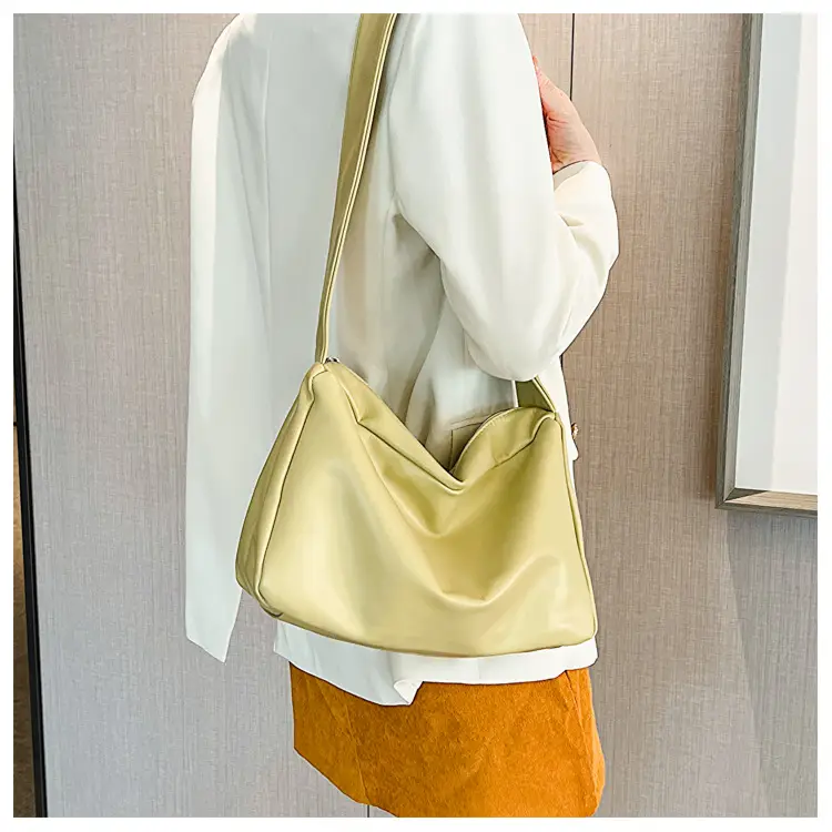 Black Leather Shoulder Bag for Women 2023 Spring Summer — feature 9