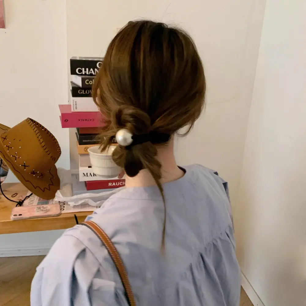 Pearl Hair Clip for Women's Updo with Rubber Band - Image 4