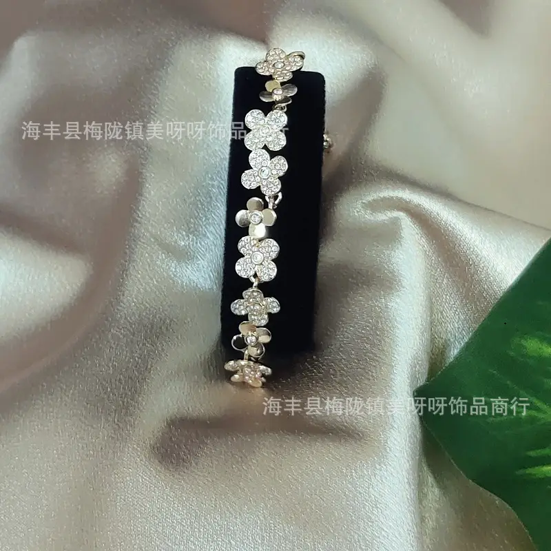 Sweet Plum Blossom Swarovski Flower Bracelet for Women Rose Gold — feature 8