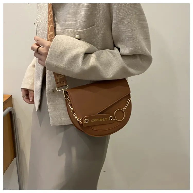 Green Chain Strap Saddle Bag for Women — feature 10