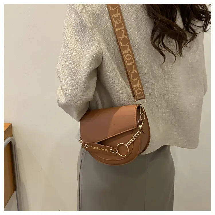 Green Chain Strap Saddle Bag for Women — feature 11