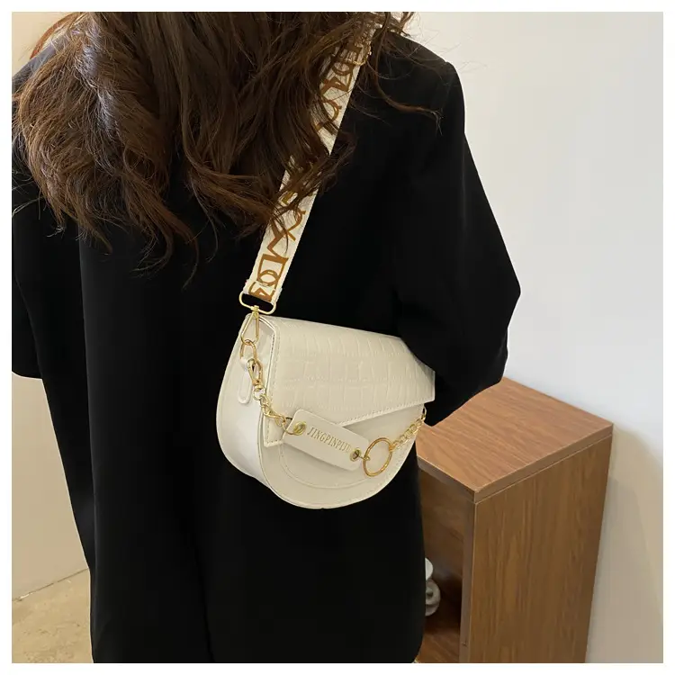 Green Chain Strap Saddle Bag for Women — feature 13
