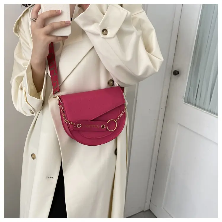 Green Chain Strap Saddle Bag for Women — feature 16