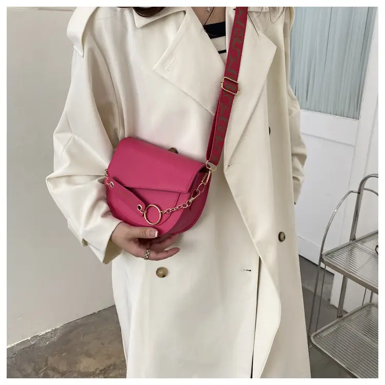 Green Chain Strap Saddle Bag for Women — feature 17