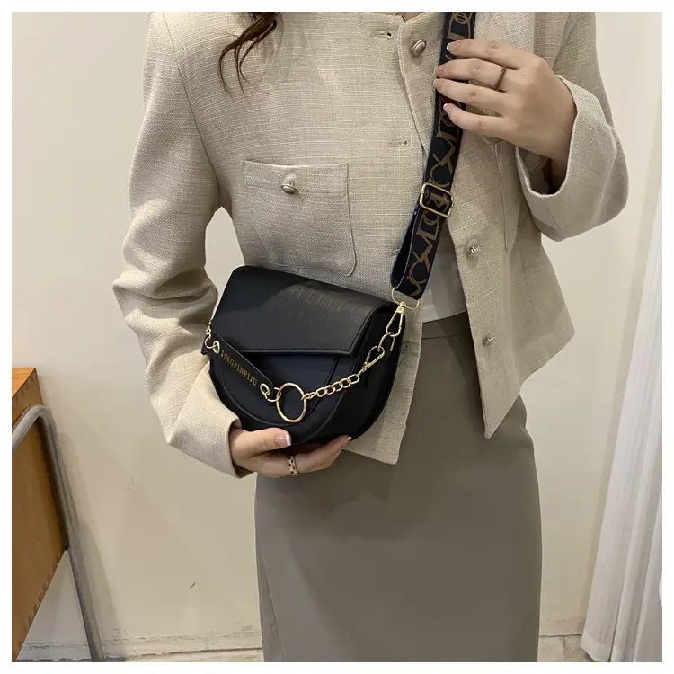 Green Chain Strap Saddle Bag for Women — feature 18