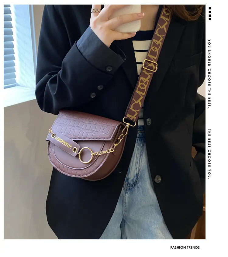 Green Chain Strap Saddle Bag for Women — feature 8