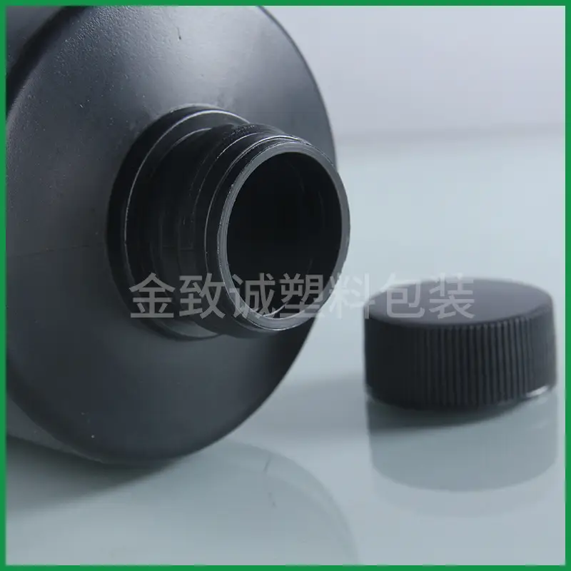 Black Flat-Shoulder Nail Polish Gel 06 UV Squeezable — feature 34