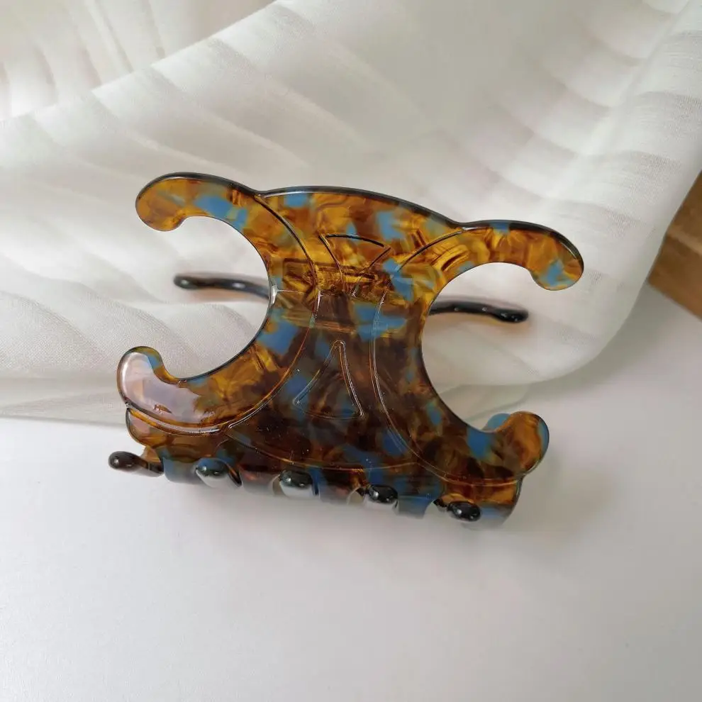 Vintage Amber Shark Hairpin Clip with French Design — feature 8