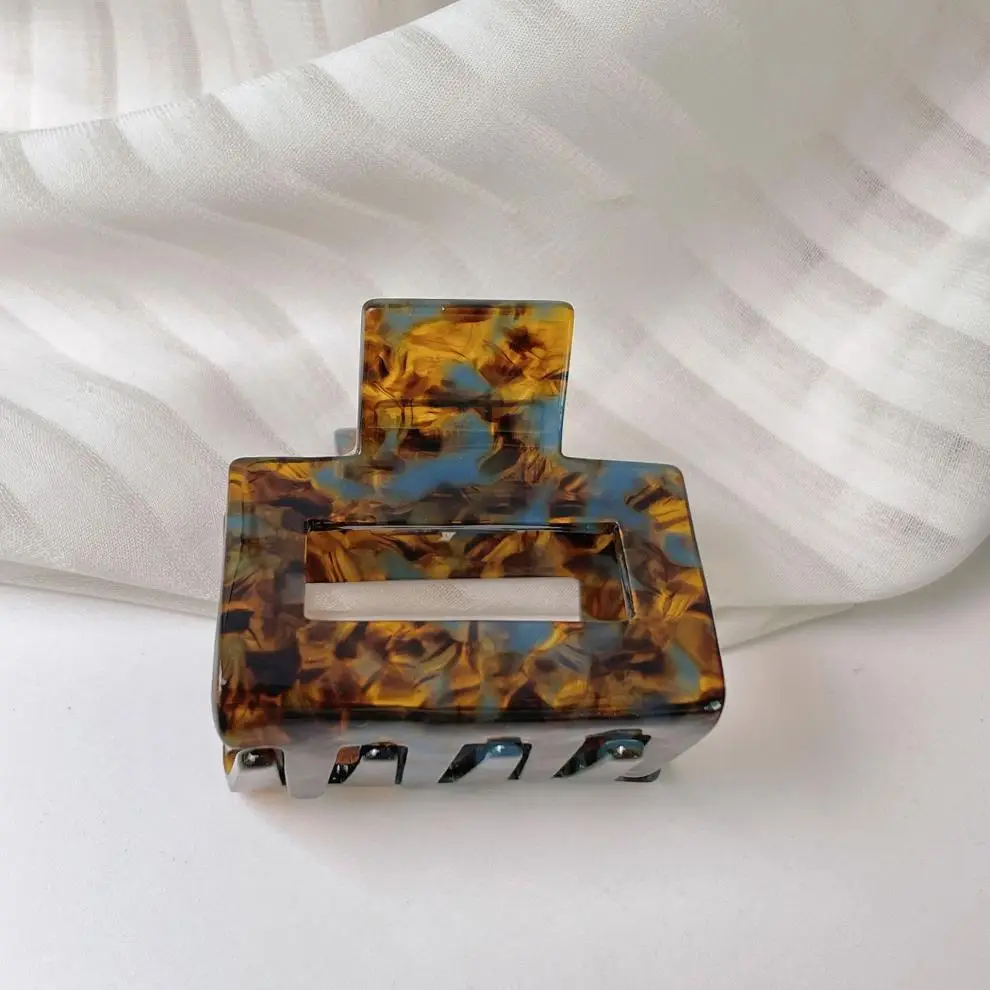 Vintage Amber Shark Hairpin Clip with French Design — feature 9