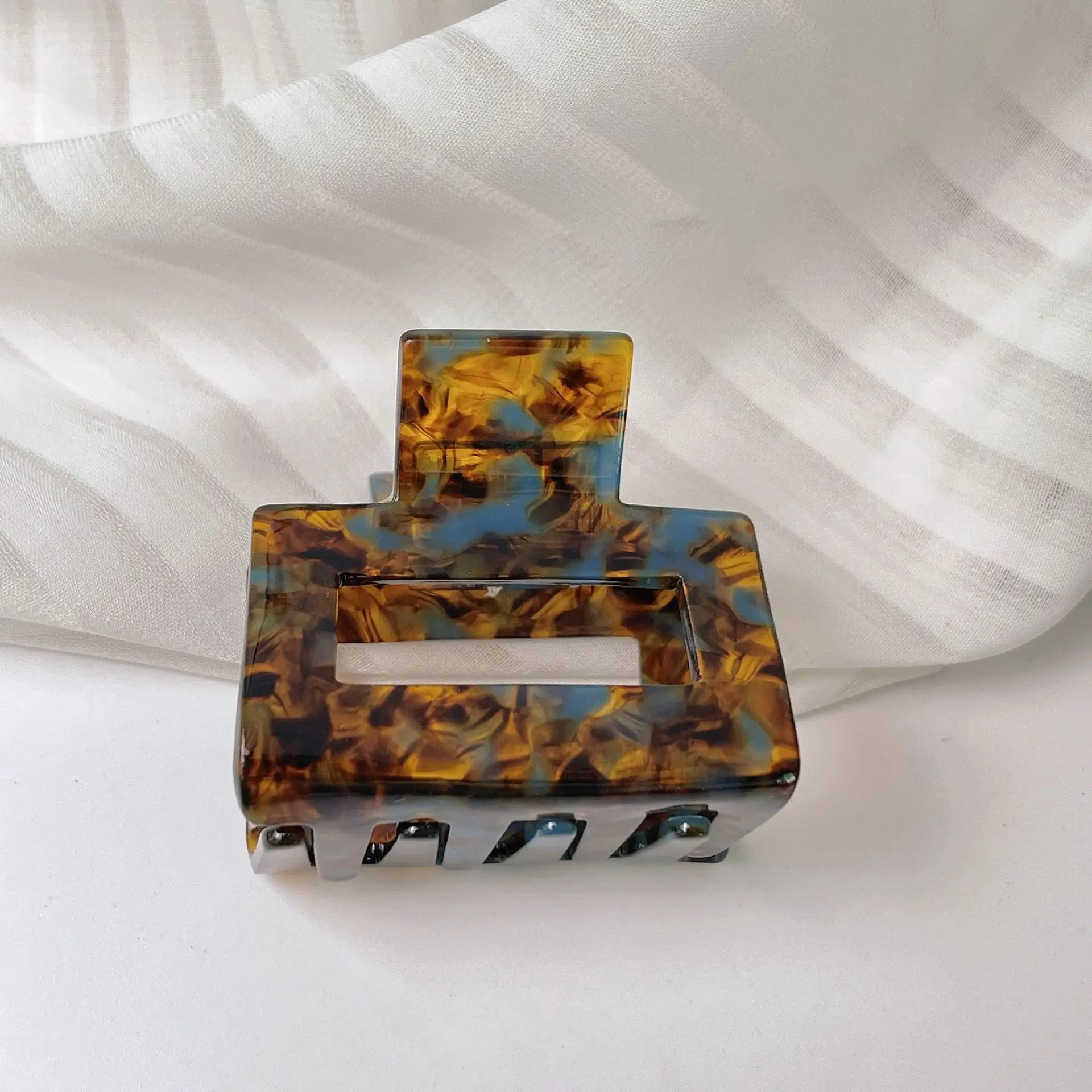 Vintage Amber Shark Hairpin Clip with French Design - Image 2