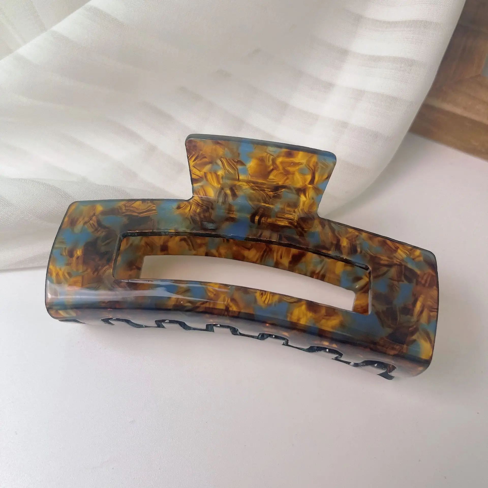 Vintage Amber Shark Hairpin Clip with French Design - Image 6