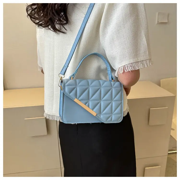 Black Quilted Handbag for Women 2026 — feature 7