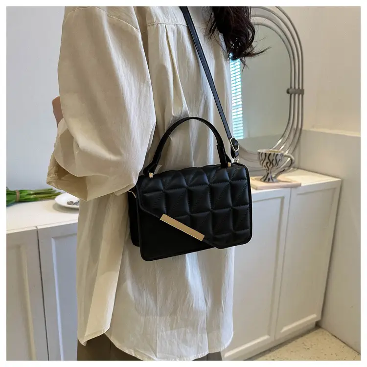Black Quilted Handbag for Women 2026 — feature 9