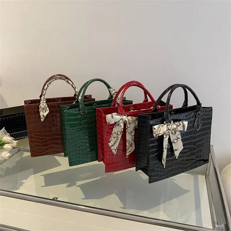 Women's Green Woven Square Bag with Stone Pattern - Image 5