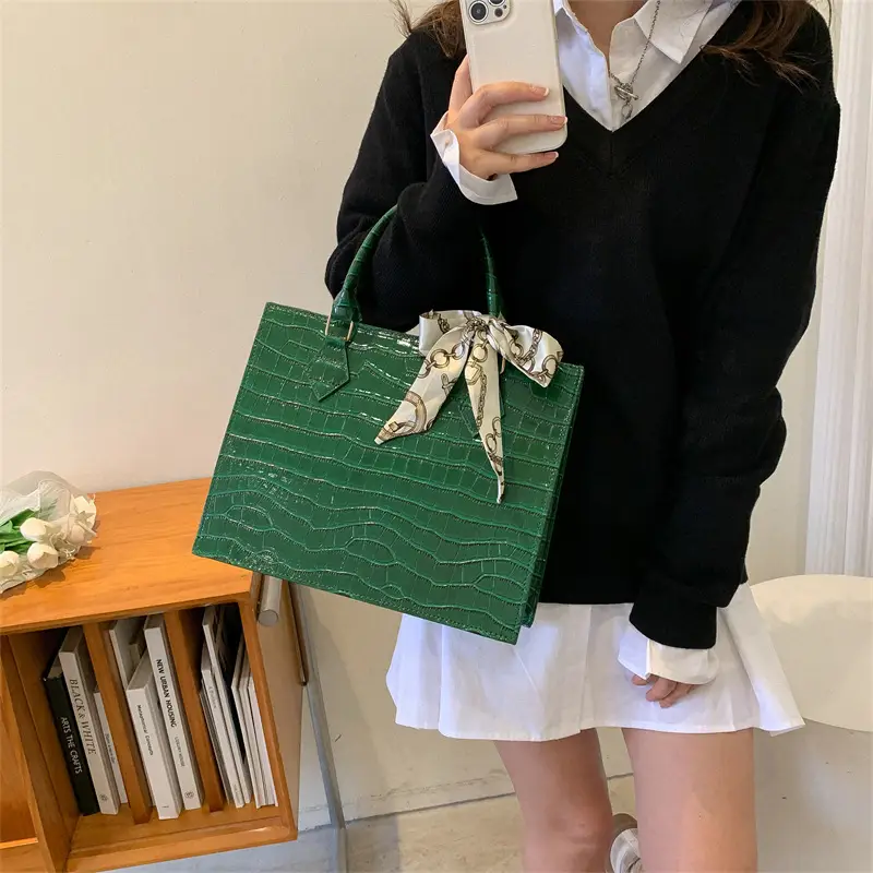 Women's Green Woven Square Bag with Stone Pattern - Image 7