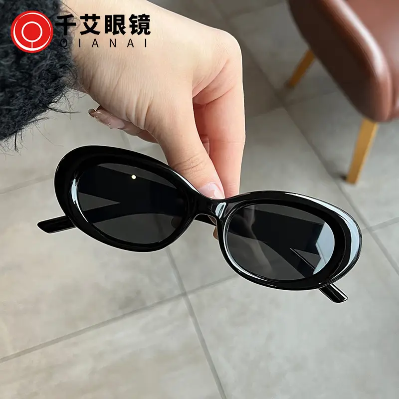 Women's Black Retro Y2G Street Shooting Glasses UV-Proof - Image 7